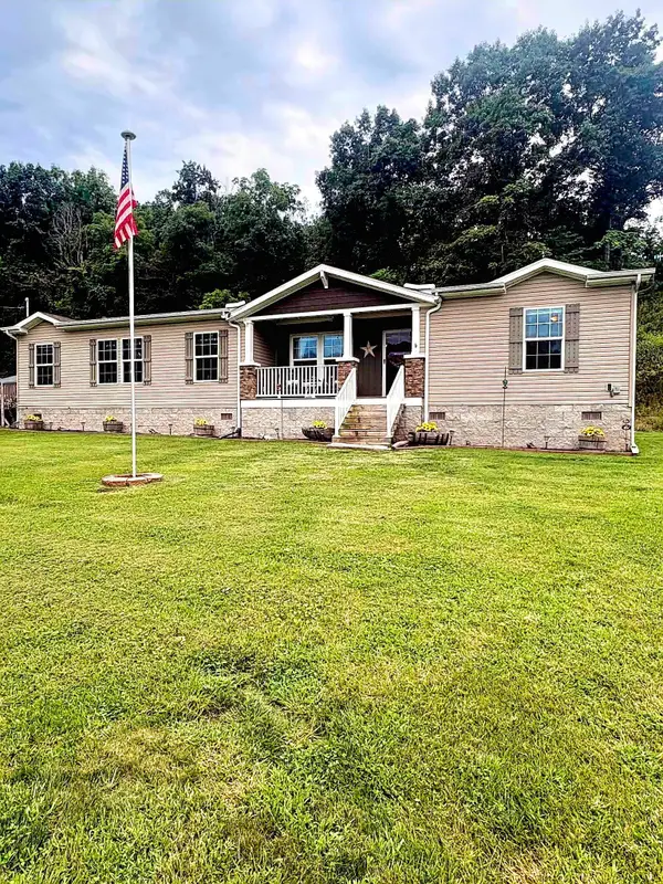 2322 Cavill Creek Rd, Barboursville, WV 25504
