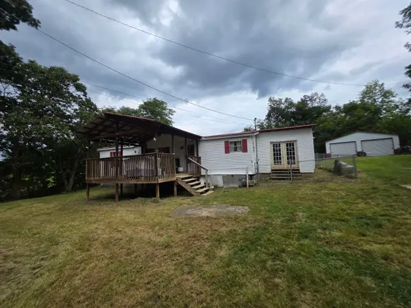 1429 Hickory Ridge Road, Salt Rock, WV 25559