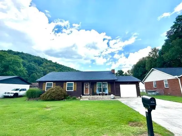 8 Gloucester Court, Barboursville, WV 25504