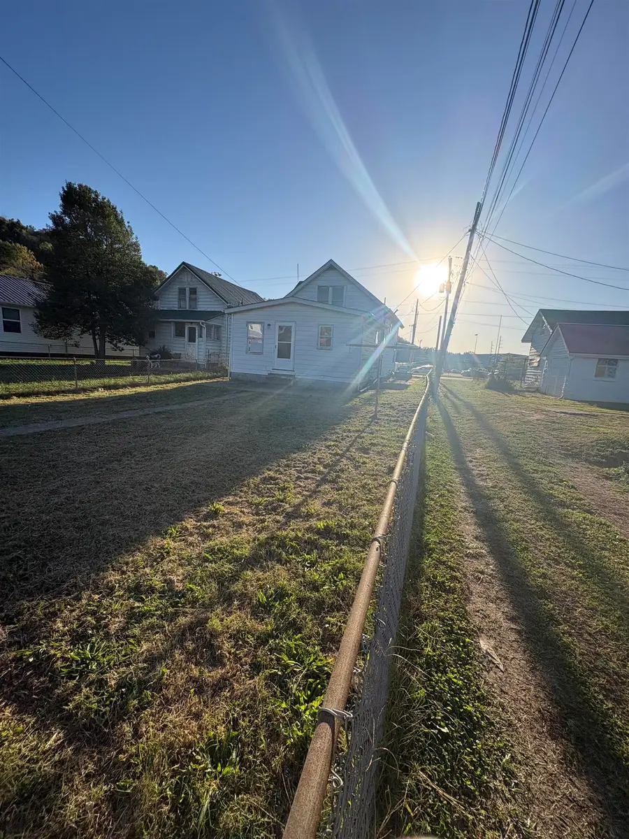 1031 W 7th St, Huntington, WV 25702 - #3