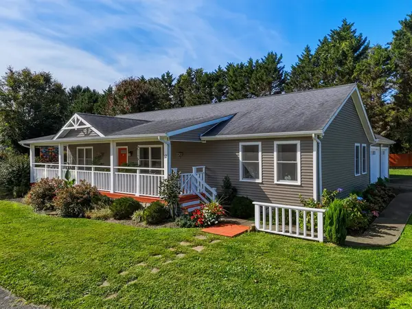 57 Coralburst Lane, Lesage, WV 25537