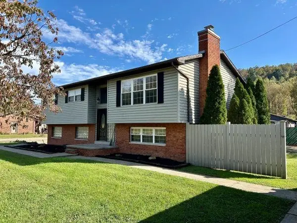 1 Dalvona Court, Huntington, WV 25704