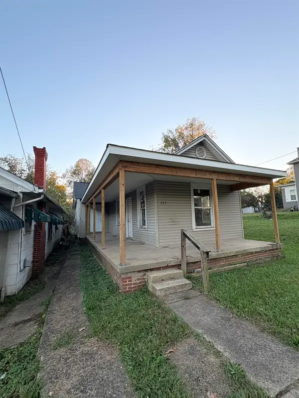 225 Oakland Avenue, Huntington, WV 25705