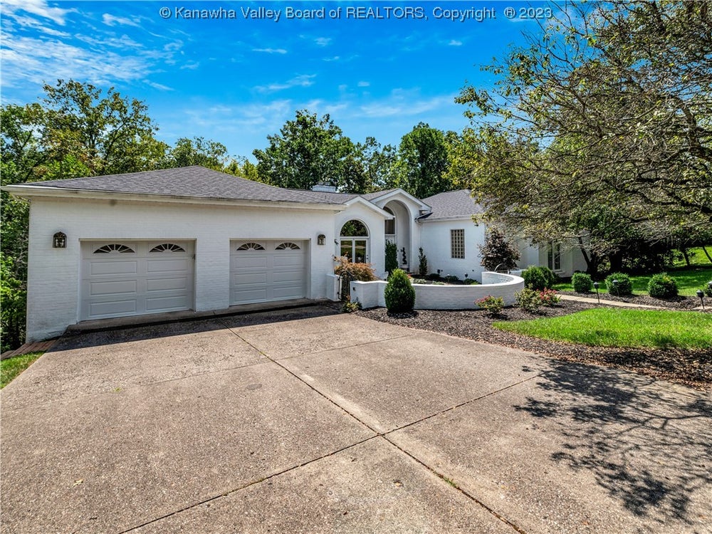 121 East Ridge Road, Charleston, WV 25314 BHGRE