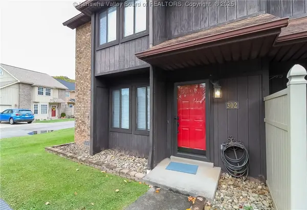 302 Maplewood Lane, Nitro, WV 25143