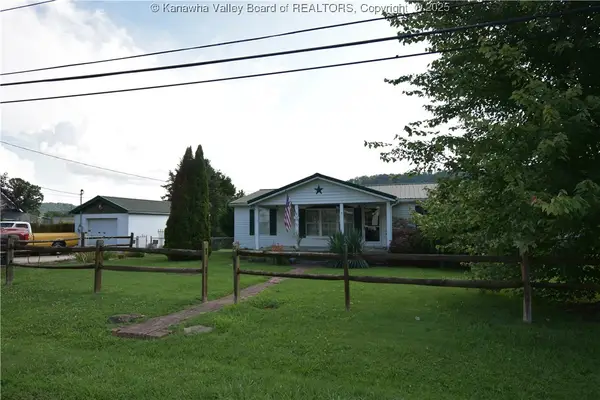 95 5th Avenue N, Hometown, WV 25109