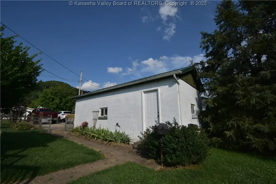 95 5th Avenue N, Hometown, WV 25109 - Image #3