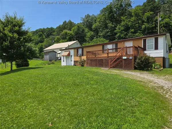 647 Railroad Avenue, Elkview, WV 25071