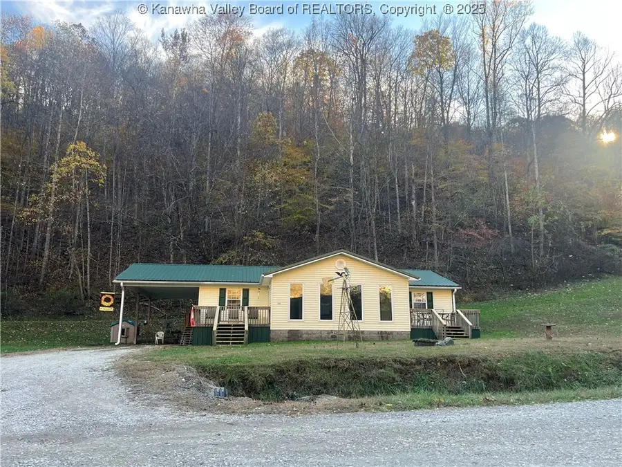 8996 701 Dent Frk Road, Hewett, WV 25108 - Image #2