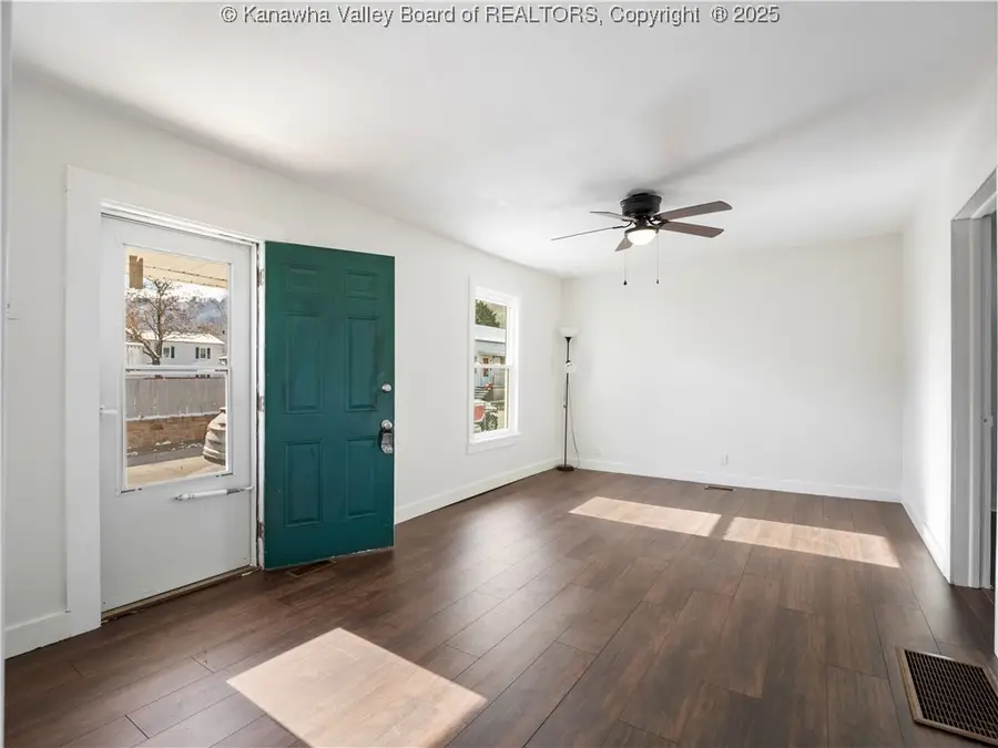 305 1st Street, Glasgow, WV 25086 - Image #3