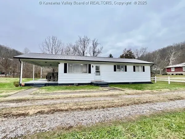 39 Savannah Lane, Elkview, WV 25071