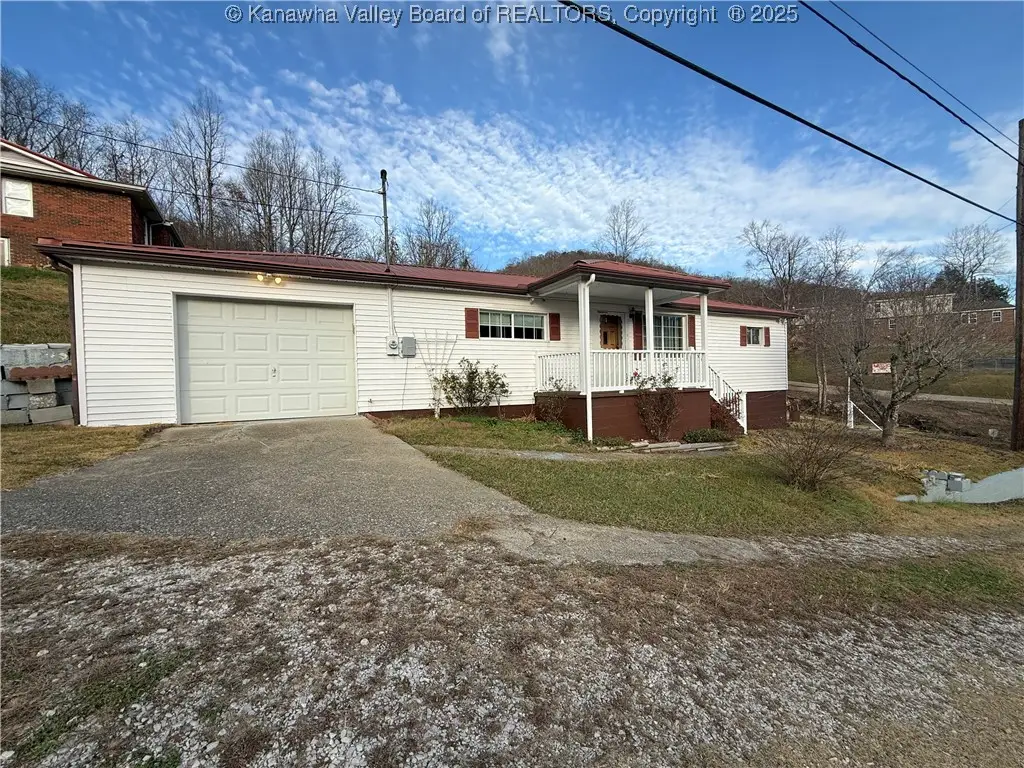 898 Thunder Road, Chapmanville, WV 25508 - Image #1