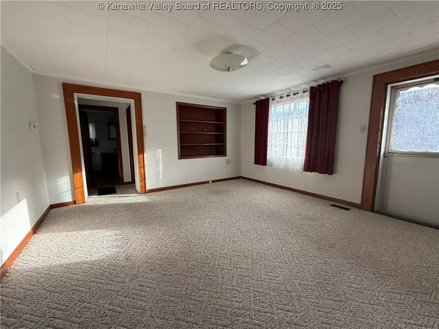 898 Thunder Road, Chapmanville, WV 25508 - Image #2