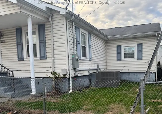 303 E 11th Street, Belle, WV 25015 - Image #2