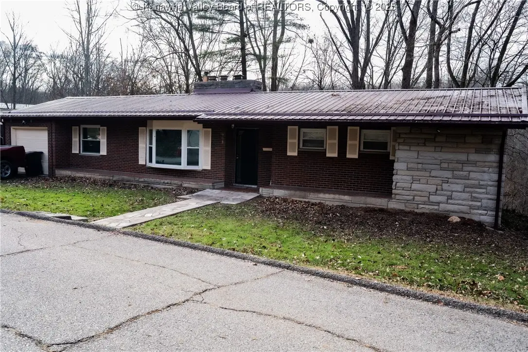 993 Old Point Road, Saint Albans, WV 25177 - Image #1