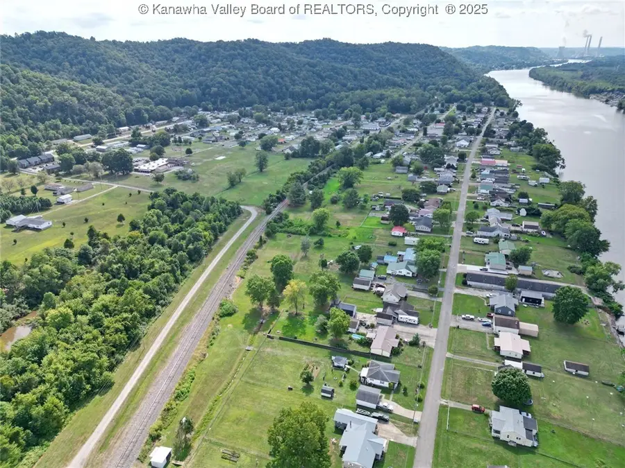 440 1st Avenue N, Hometown, WV 25109 - Image #3