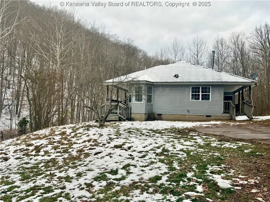 10013 Charleston Road, Clendenin, WV 25045 - Image #2