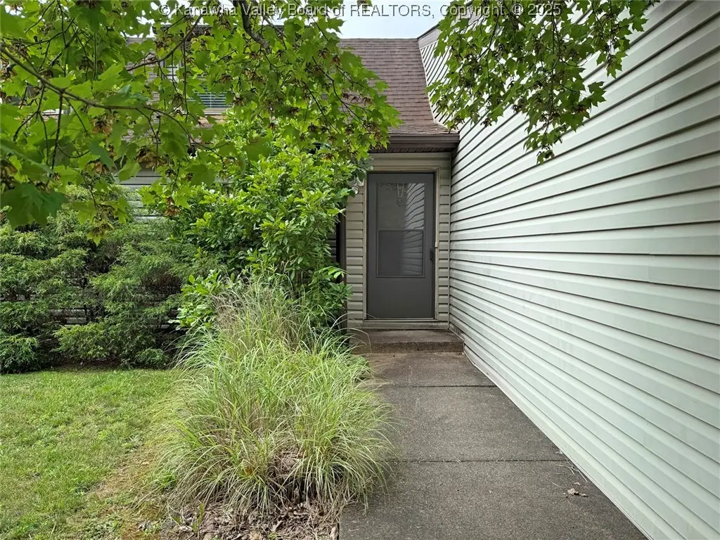 1302 Hunters Ridge Road, Charleston, WV 25314 - Image #1