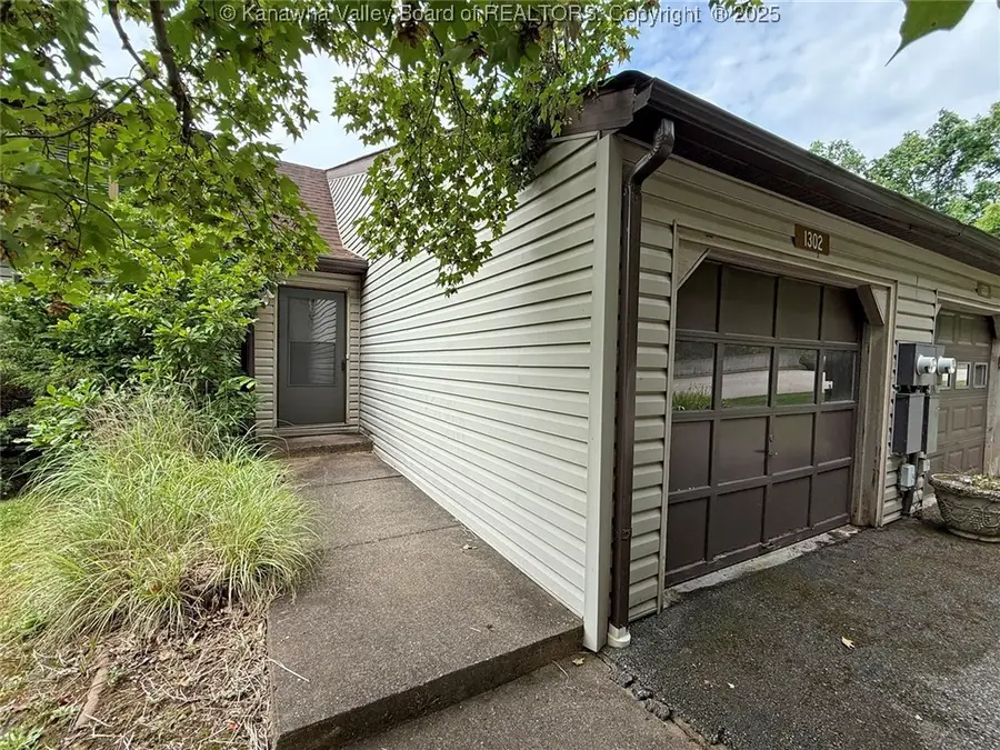 1302 Hunters Ridge Road, Charleston, WV 25314 - Image #3