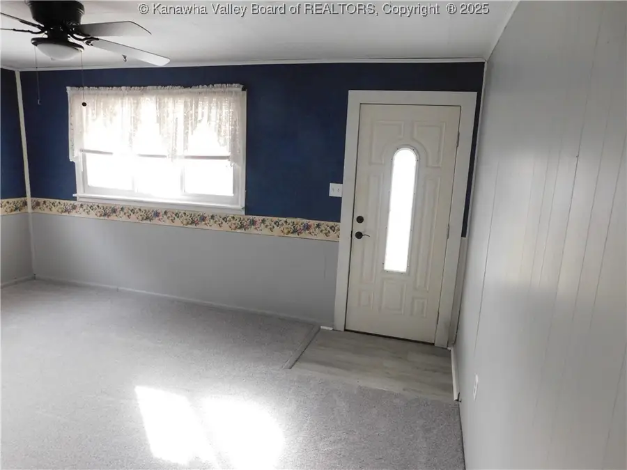 112 Pennsylvania Avenue N, Saint Albans, WV 25177 - Image #2