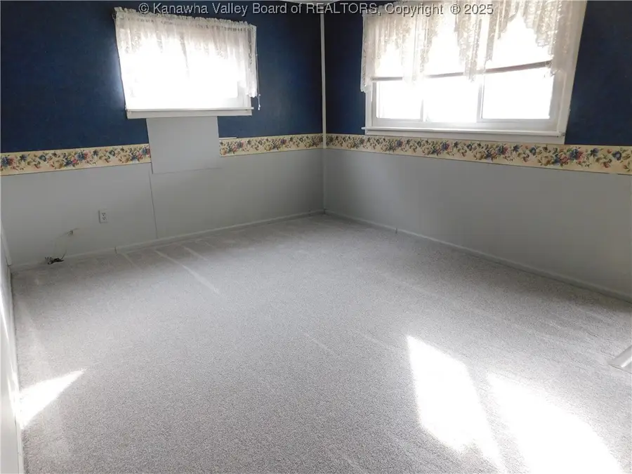 112 Pennsylvania Avenue N, Saint Albans, WV 25177 - Image #3