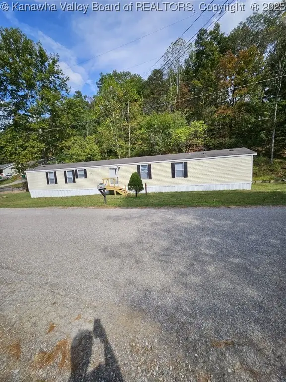 606 Cow Creek Road, Hurricane, WV 25526