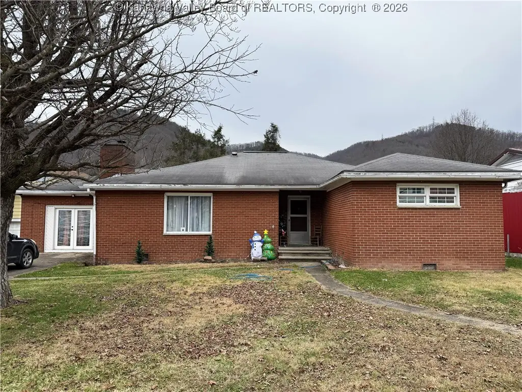 130 3rd Avenue, Glasgow, WV 25086 - Image #1