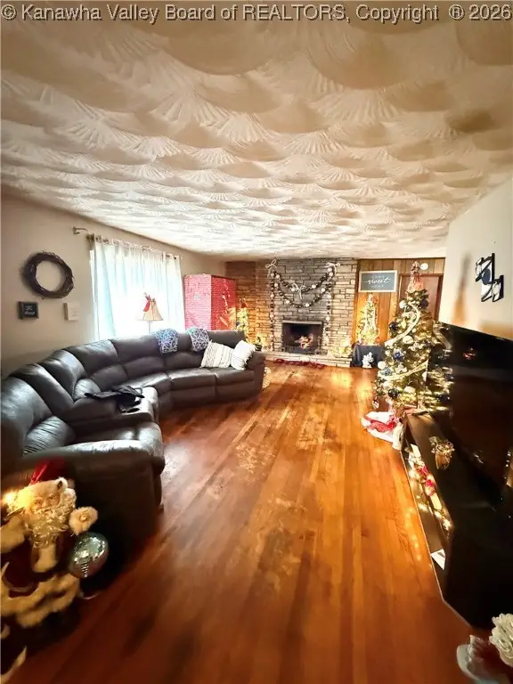 130 3rd Avenue, Glasgow, WV 25086 - Image #2