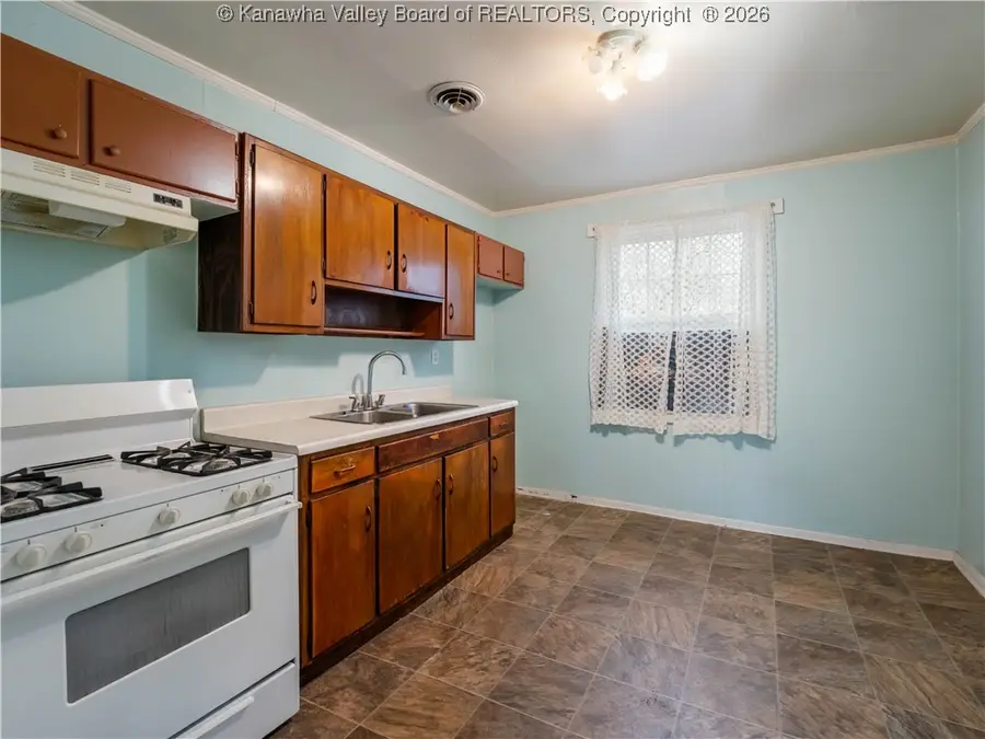 2404 10th Avenue, Vienna, WV 26105 - Image #2