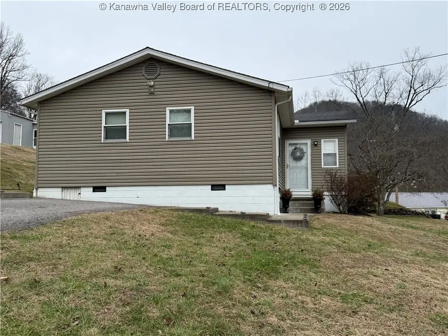 109 Keenan Hill Street, Cedar Grove, WV 25039 - Image #3