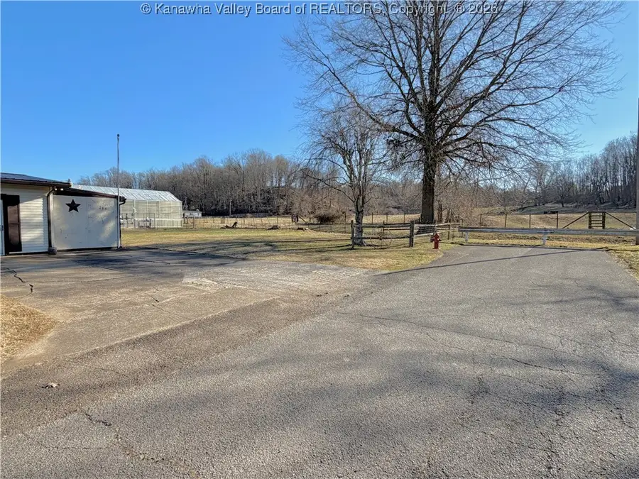 285 Foster Street, Mason, WV 25260 - Image #3