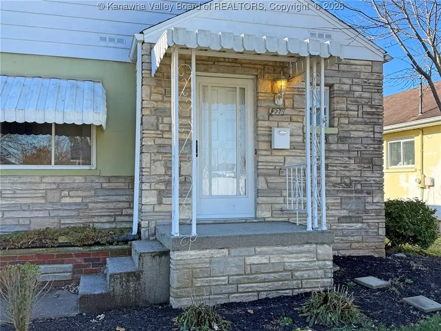 2211 W Virginia Avenue, Dunbar, WV 25064 - Image #3