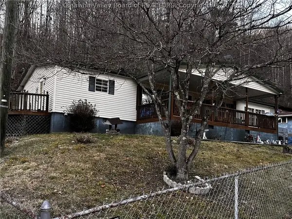 153 Everett Hager Road, Chapmanville, WV 25508