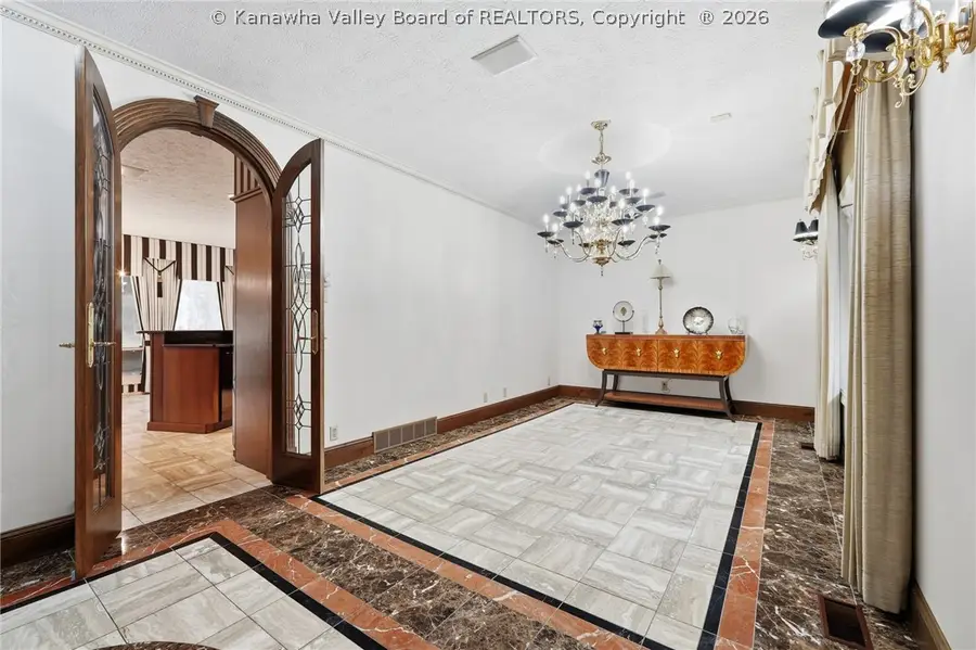 1329 Pennsylvania Avenue, Saint Albans, WV 25177 - #3