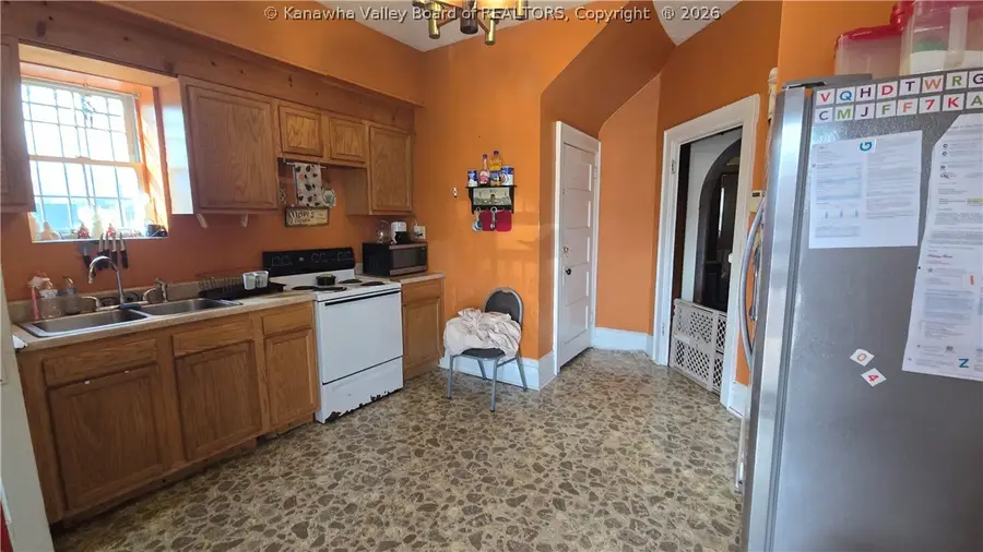 615 Central Avenue, Charleston, WV 25302 - #2