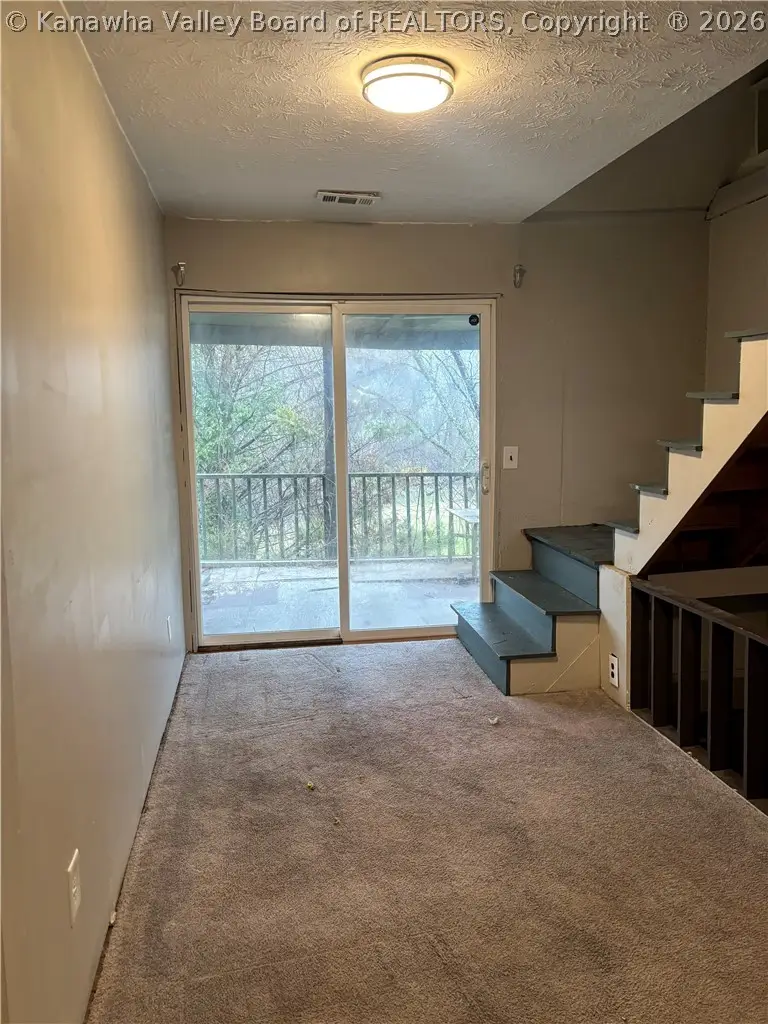 2193 Falcon Drive, Charleston, WV 25387 - #2