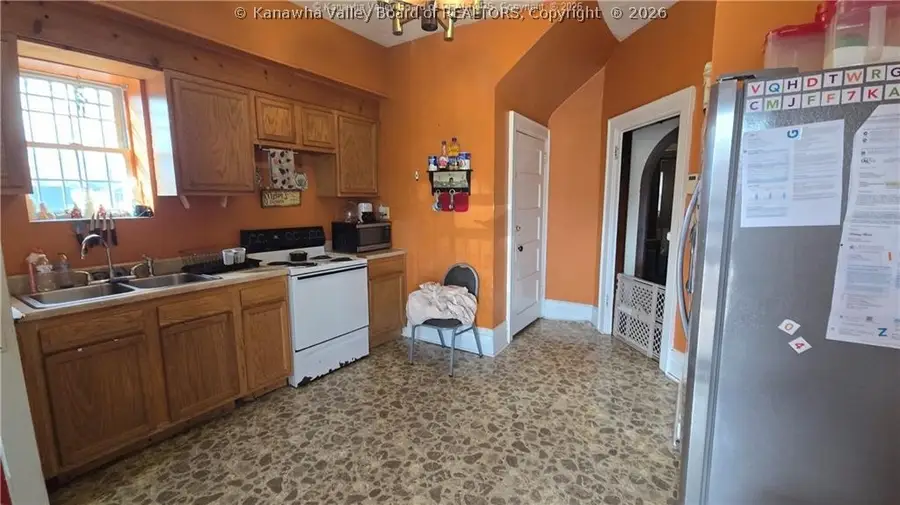 615 Central Avenue, Charleston, WV 25302 - #2