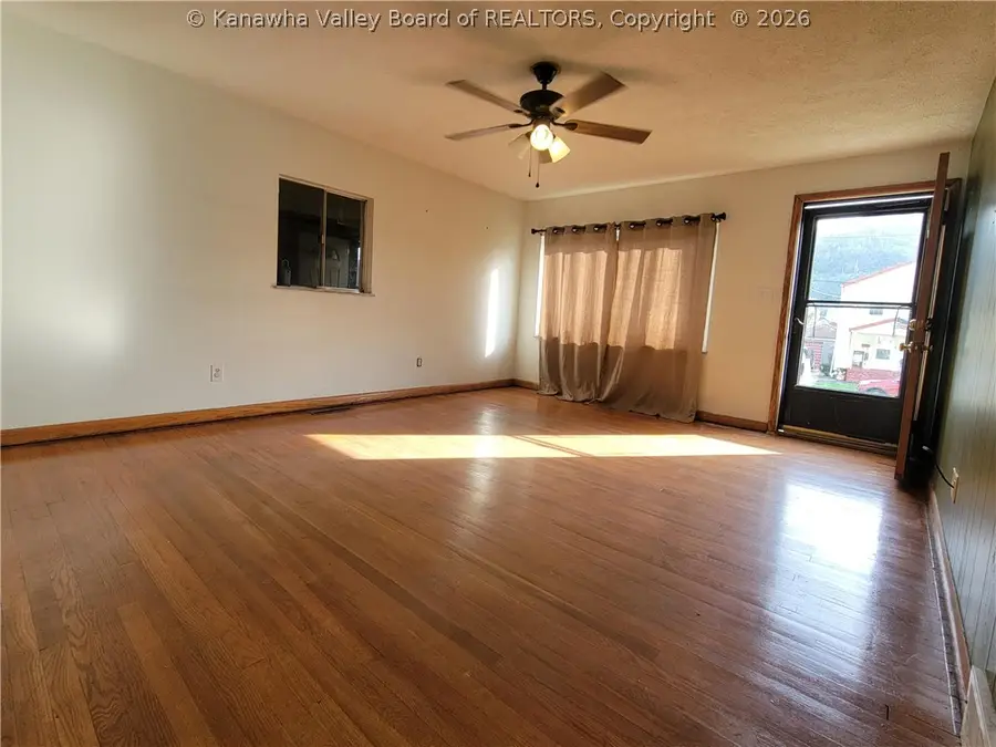 142 West Reynolds Avenue, Belle, WV 25015 - #2