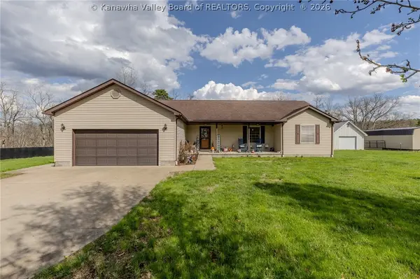 3899 Iva Durst Road, Leon, WV 25123