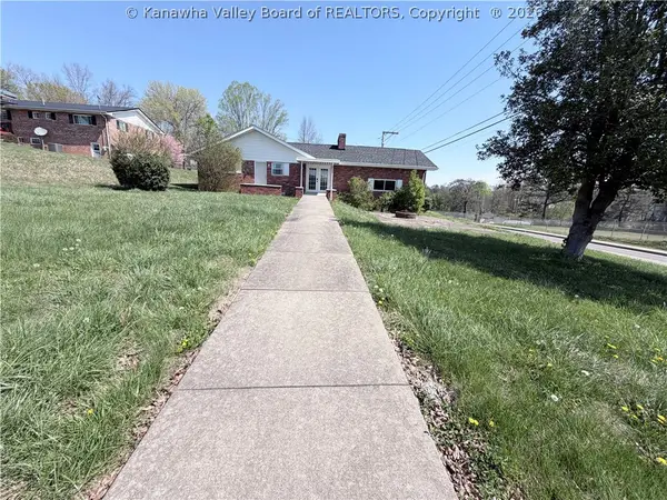 5201 Hammons Drive, Cross Lanes, WV 25313