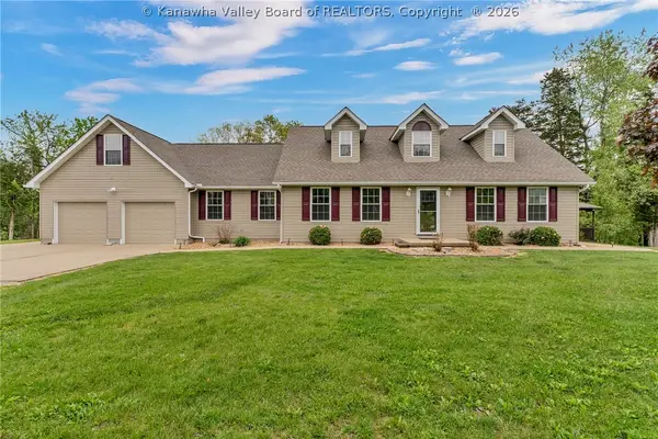 3989 Iva Durst Road, Leon, WV 25123