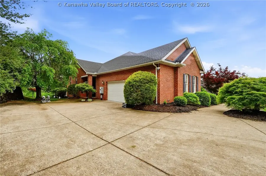 1024 Crestmont Road, Hurricane, WV 25526 - #2