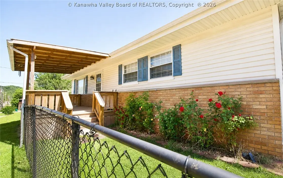 628 Cross Lanes Drive, Nitro, WV 25143 - #1