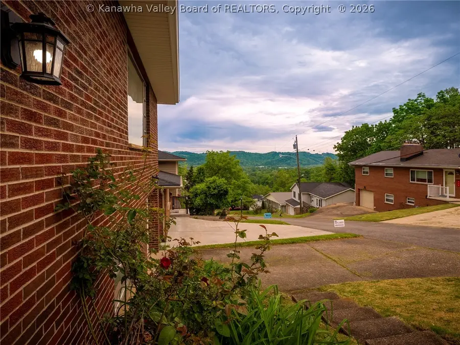 935 S Walnut Street, Saint Albans, WV 25177 - #3