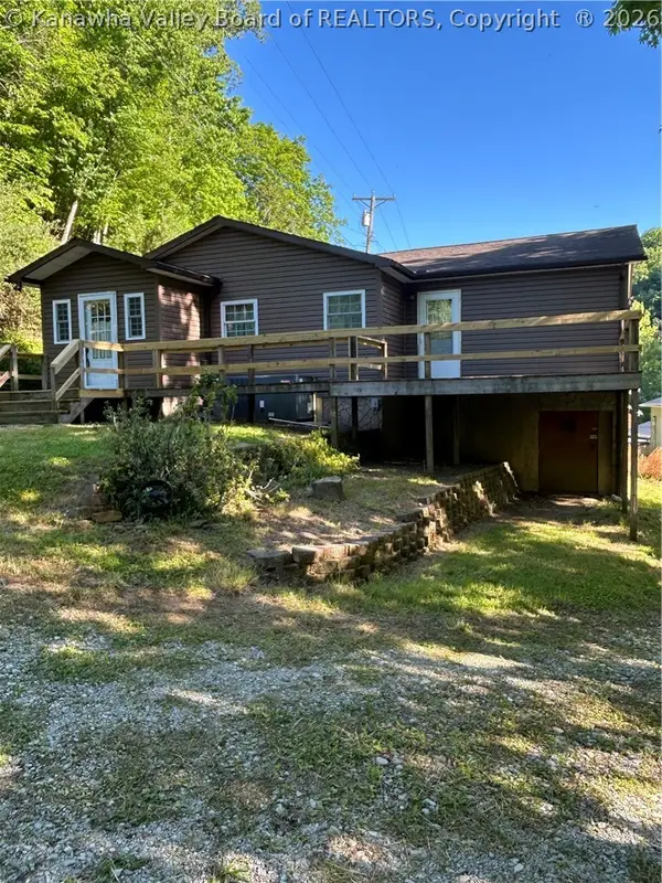 1726 Trace Fork Road, Chapmanville, WV 25508