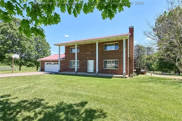 2180 Cross Creek Road, Buffalo, WV 25033