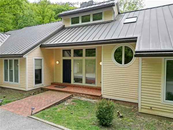 8 Quail Cove Road, Charleston, WV 25314