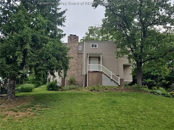 2056 Oakridge Drive, Charleston, WV 25311