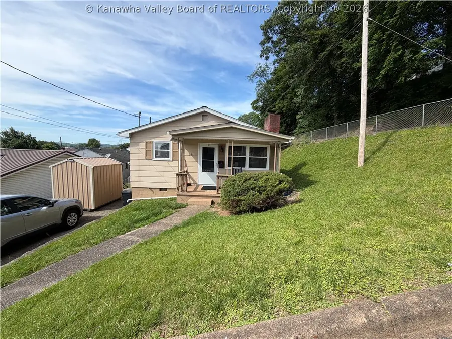 621 6th Street, Nitro, WV 25143 - #2