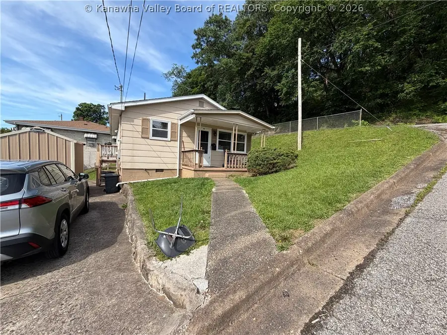 621 6th Street, Nitro, WV 25143 - #3